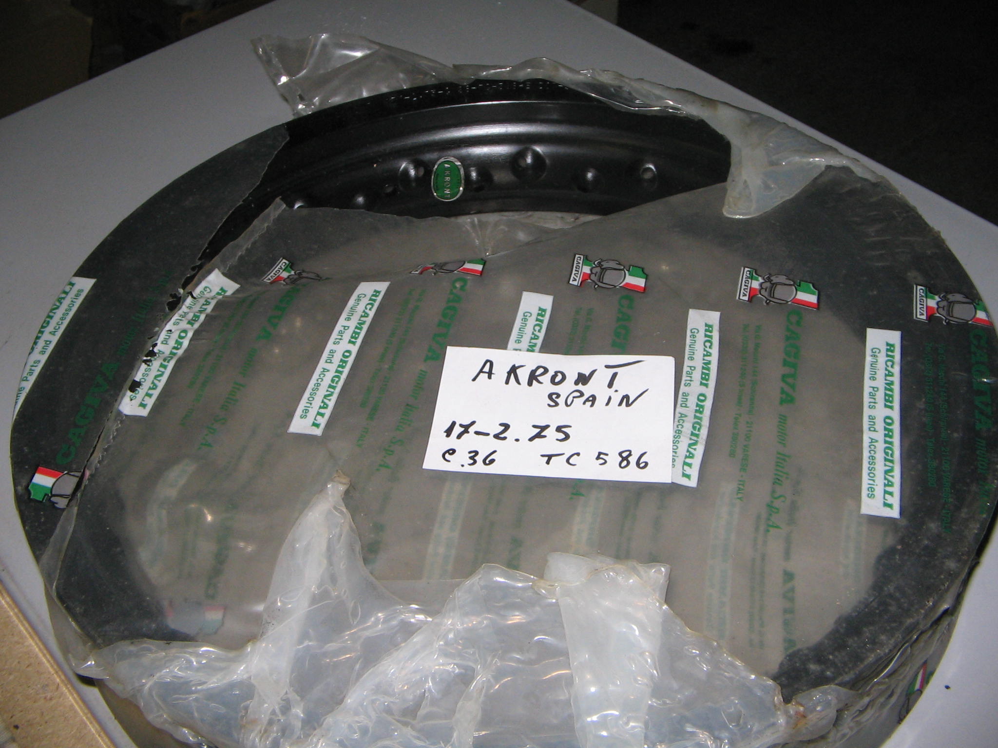 N1. CERCHIO AKRONT SPAIN 17-2.75 C36. TC 586 N.1.576